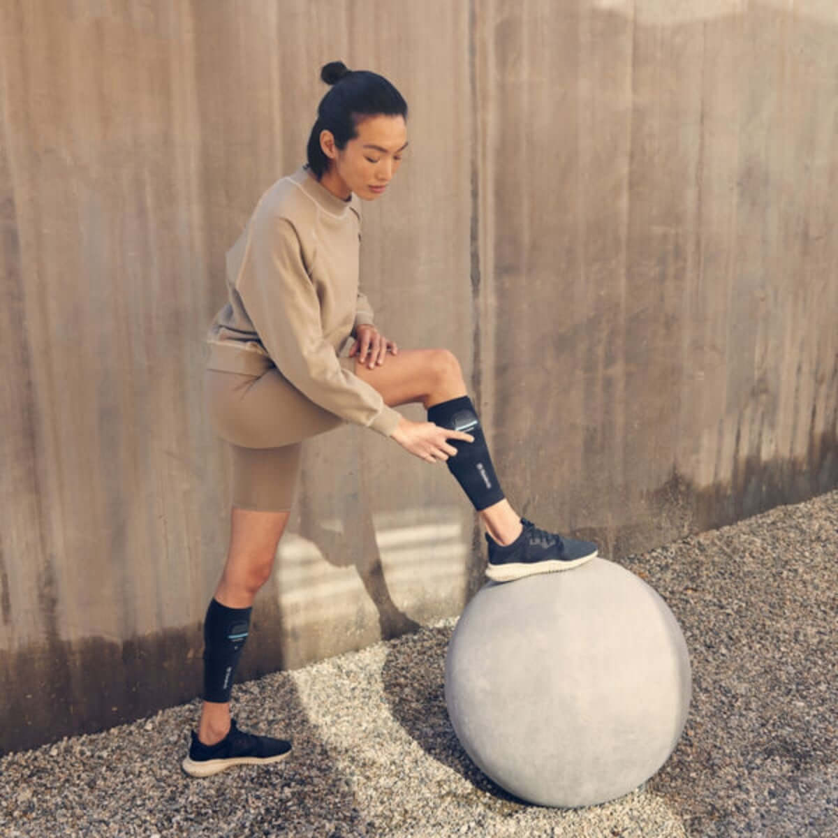 2x Therabody RecoveryPulse Calf (Medium) - Compression Sleeve Set - Herstel & rust voor de kuiten