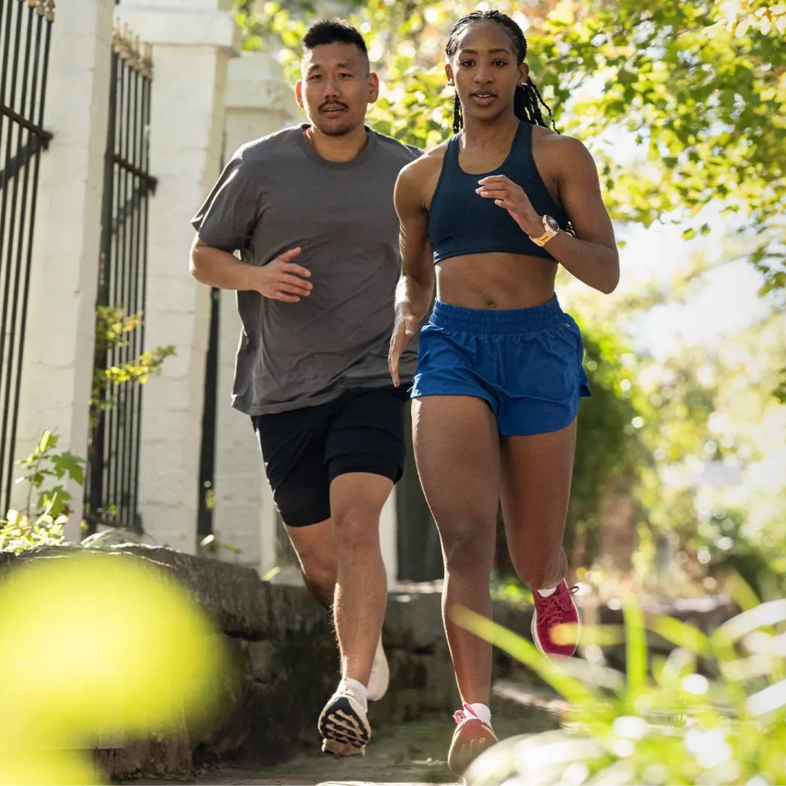 Garmin Forerunner 570 (47 mm) schwarz – Premium-Smartwatch zum Laufen mit AMOLED-Display