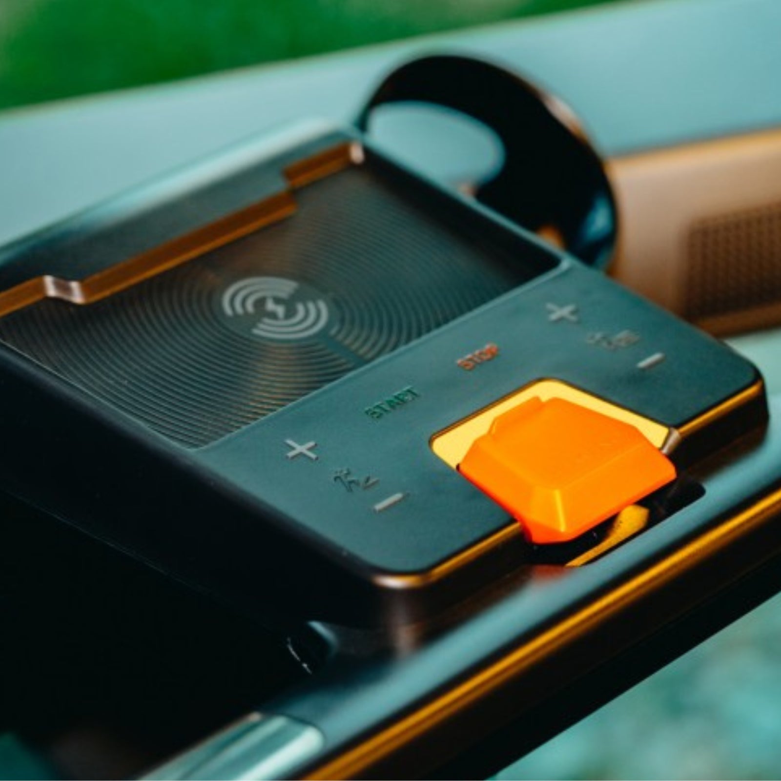 Evolve Fitness CT-215X-GR Profi-Laufband – grau – mit XL 21,5" 2K Touchscreen-Entertainment-Konsole