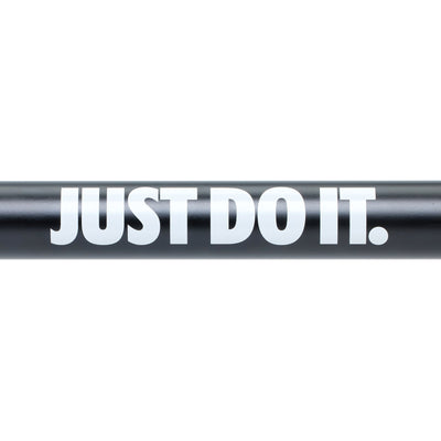 Nike Strength Coated Premium Langhantel - 20 kg / Schwarz "Just Do It" 