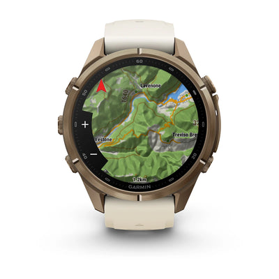 Garmin fēnix® 9 Pro (43 mm) – Autumn Gold Titanium mit cremefarbenem/french-grauem Silikonarmband
