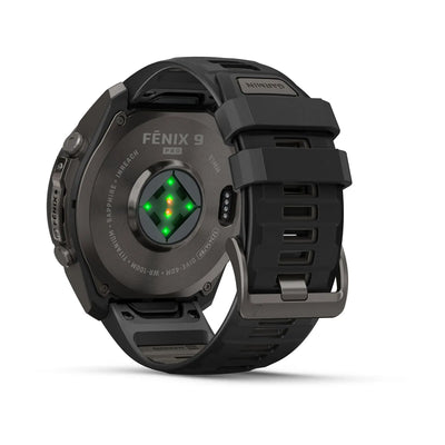 Garmin fēnix® 9 Pro (51 mm) - Carbon Gray DLC Titan mit Silikonarmband in Schwarz/Pebble Gray
