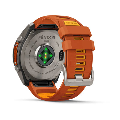 Garmin fēnix® 9 Pro inReach® (51 mm) – Titan mit Silikonarmband in Autumn Orange/Spark Orange