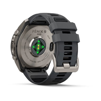 Garmin fēnix® 9 Pro inReach® (51 mm) – Titan mit Graphit-/schwarzem Silikonarmband