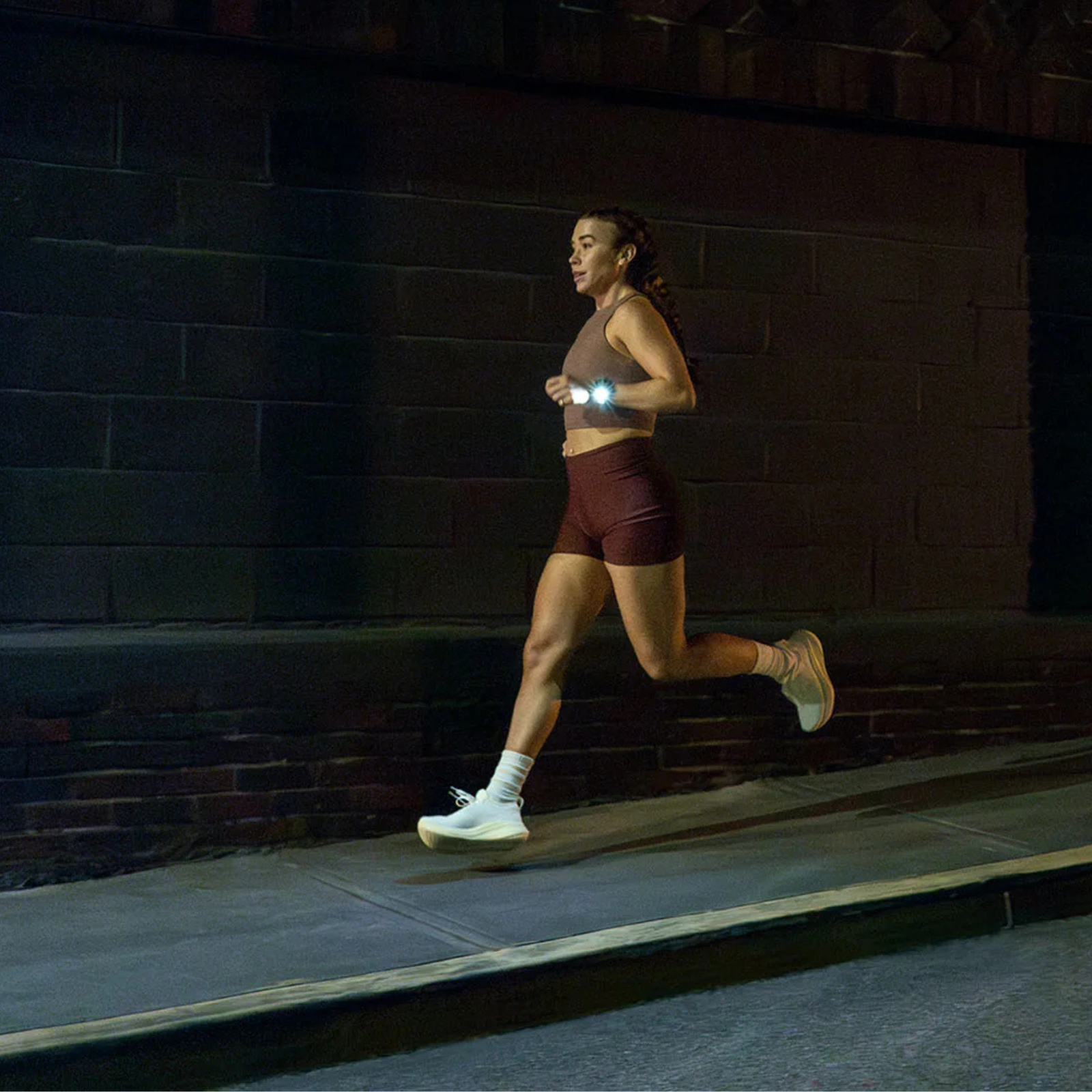 Garmin Forerunner 970 Weiß – Premium-Smartwatch zum Laufen mit AMOLED-Display 