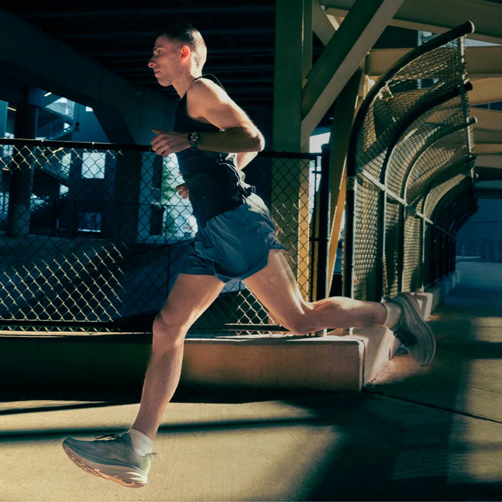 Garmin Forerunner 970 Schwarz – Premium-Smartwatch zum Laufen mit AMOLED-Display 