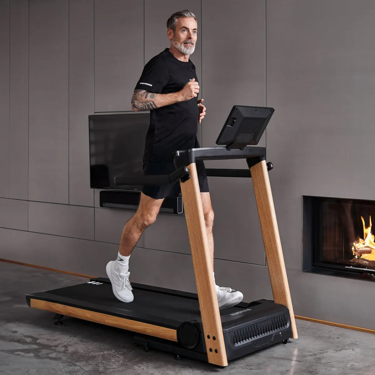 Hammer Q. Vadis 12.0 NorsK Laufband mit 15,6" TFT-Touchscreen 