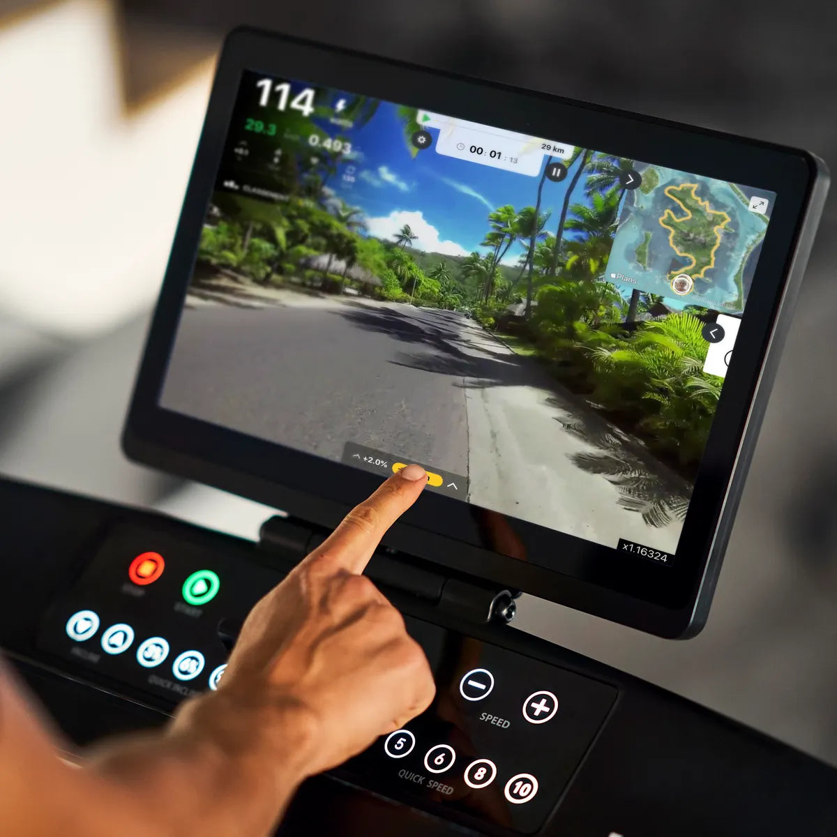 Hammer Q. Vadis 12.0 NorsK Laufband mit 15,6" TFT-Touchscreen 