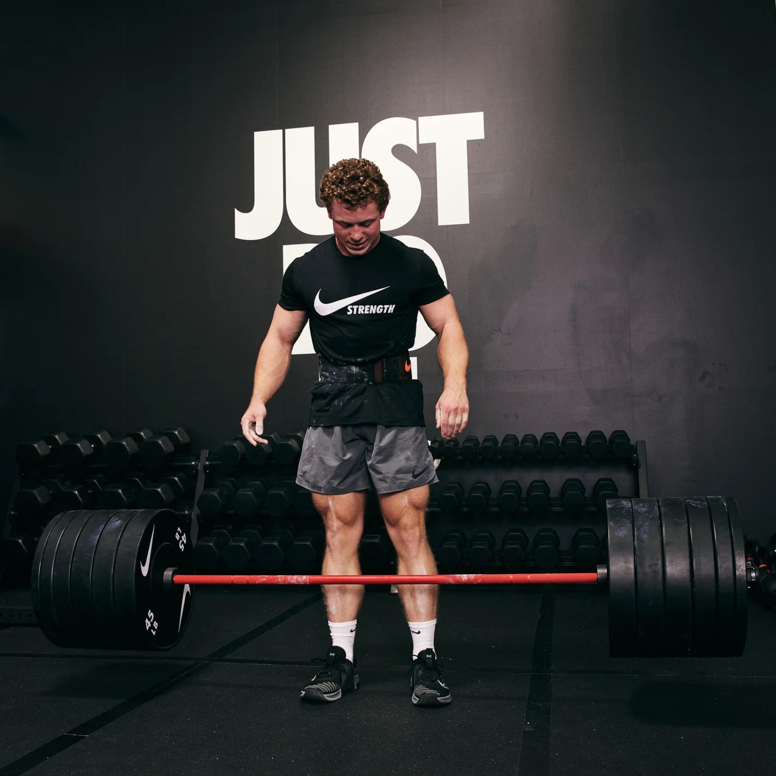 Nike Strength Coated Premium Langhantel – 20 kg / Roter Swoosh 